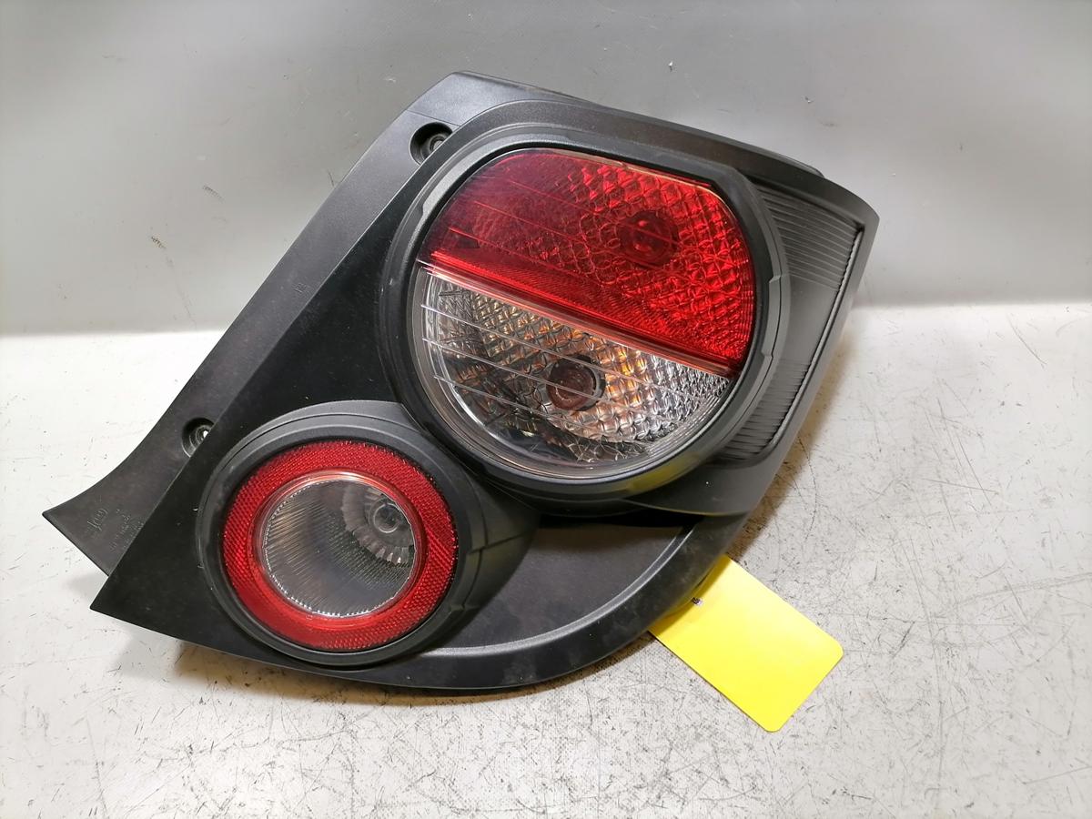 Chevrolet Aveo 2 original R&uuml;cklicht R&uuml;ckleuchte Schlussleuchte rechts Flie&szlig;heck Bj.2013